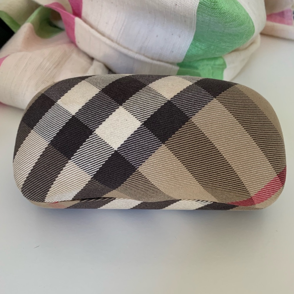 Authentic Burberry 😎  Case  Embossed Logo